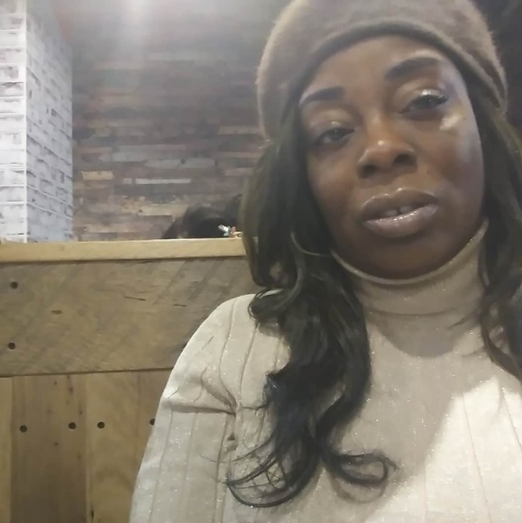 Meet your Posher, Denise - Picture 3 of 5